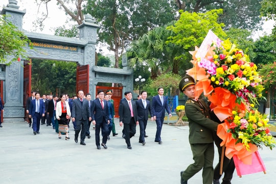 Lãnh đạo tỉnh Nghệ An dâng hoa, dâng hương tưởng niệm Chủ tịch Hồ Chí Minh và Tổng Bí thư Lê Hồng Phong