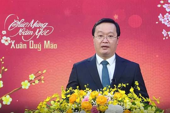 Phó Bí thư Tỉnh ủy, Chủ tịch UBND tỉnh Nghệ An chúc Tết đồng bào, đồng chí và chiến sỹ tỉnh nhà 