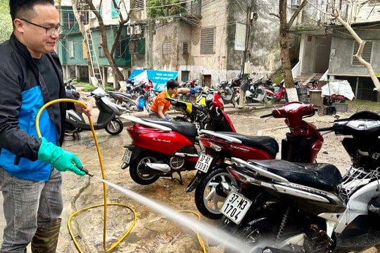 Dịch vụ rửa xe đắt khách đến tận trưa 30 Tết 