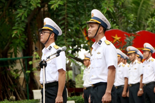 Trang nghiêm Lễ chào cờ đầu năm trên quần đảo Trường Sa