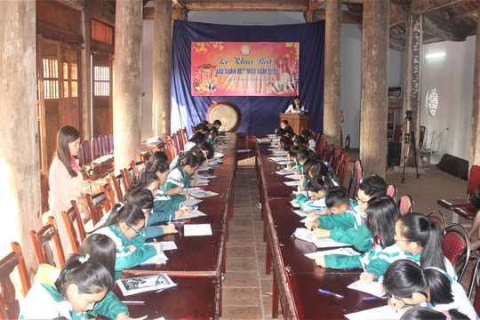 Rộn ràng khai bút đầu Xuân ở làng khoa bảng xứ Nghệ