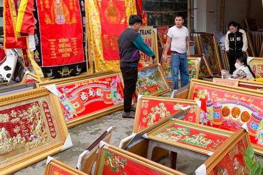 Thị trường tranh, trướng mừng thọ kém sôi động so với các năm trước