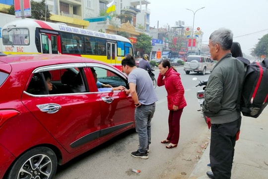 Sôi động dịch vụ thuê xe du Xuân đầu năm