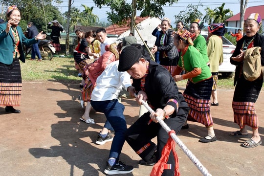 Đầu Xuân, lên bản Thái miền Tây Nghệ An vui hội