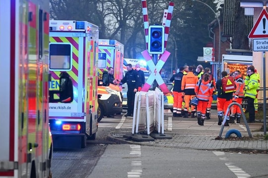 Tấn công bằng dao trên tàu ở Đức khiến 9 người thương vong