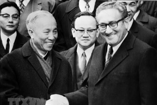 Cuộc đấu trí giữa ông Lê Đức Thọ và Kissinger tại Paris