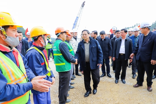 Thủ tướng Chính phủ Phạm Minh Chính: Khí thế thi công đường cao tốc Bắc - Nam nhộn nhịp, không để vướng mắc kéo dài