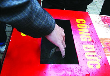 Phải minh bạch trong tiếp nhận và sử dụng tiền công đức