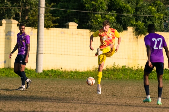 Trận đấu giao hữu đầu tiên của ngoại binh Vytas trong màu áo SLNA