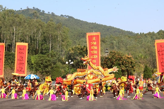 Thu hút khách du lịch về Nghệ An trẩy hội