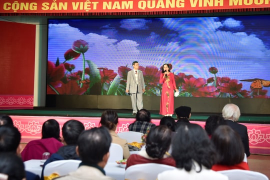 Giao lưu thơ nhạc 'Mùa Xuân ơn Đảng - Bác Hồ' tại Nghệ An