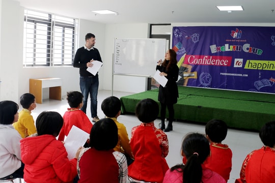 Lớp học tiếng Anh 'không khoảng cách' ở Làng trẻ em SOS Vinh