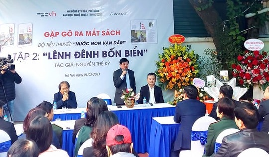 Ra mắt tập 2 bộ tiểu thuyết ‘Nước non vạn dặm’