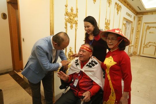 HLV Park Hang-seo 'bật khóc' tại buổi tri ân người hâm mộ Việt Nam 