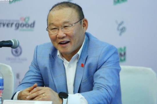 Huấn luyện viên Park Hang-seo hé lộ về kế hoạch mới tại Việt Nam; Kiatisuk lên tiếng trước xung đột của Hoàng Anh Gia Lai