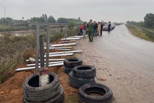 Yên Thành làm rào chắn lan can bằng thép dọc bờ kênh Vách Bắc 