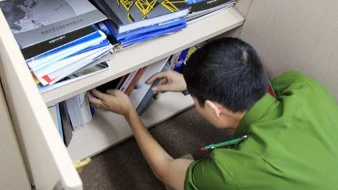 Công an khám xét nhà riêng Phó giám đốc Trung tâm Đăng kiểm xe cơ giới Nghệ An