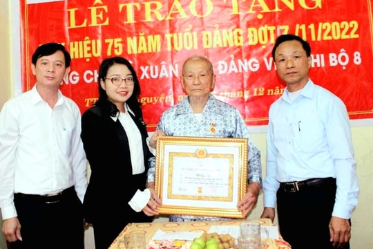 75 năm son sắt một lòng với Đảng