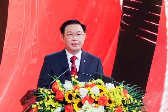 Chủ tịch Quốc hội Vương Đình Huệ phát biểu tại Lễ công bố và trao Giải Búa liềm Vàng 2022