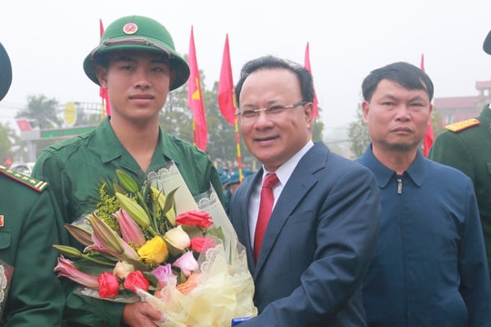 Lãnh đạo tỉnh dự lễ giao nhận quân, động viên các tân binh lên đường nhập ngũ tại Thanh Chương, Anh Sơn, Yên Thành