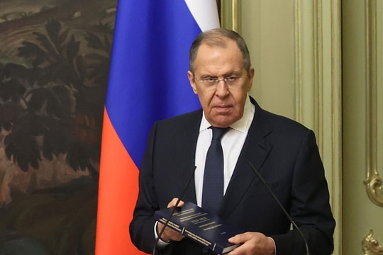 Lavrov: Nga sẽ đứng vững trong điều kiện chiến tranh hỗn hợp