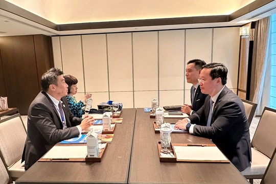 Chủ tịch UBND tỉnh Nghệ An làm việc với Chủ tịch Liên đoàn Sản xuất Singapore