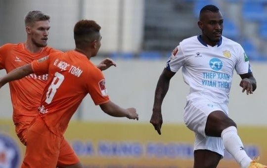 Nhãn hàng Thái Lan tài trợ 'khủng' cho Hoàng Anh Gia Lai bất chấp mâu thuẫn với VPF; Nam Định FC bất ngờ thay ngoại binh trước thềm vòng 3 V.League