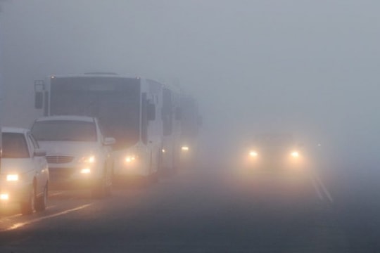Lái xe dưới trời sương mù, tài xế cần lưu ý gì?