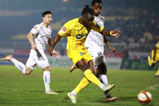 Hòa Câu lạc bộ Hải Phòng, Sông Lam Nghệ An chưa thể cải thiện được vị trí trên bảng xếp hạng