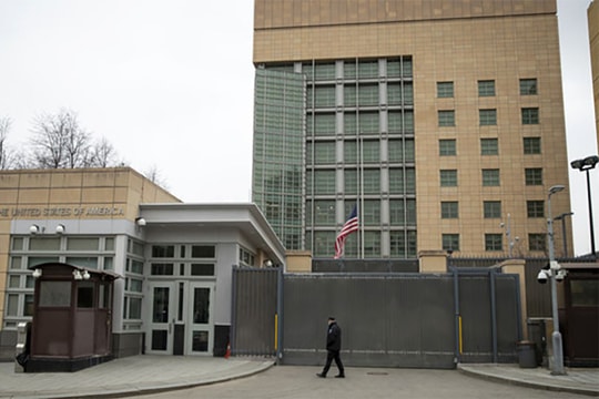 Mỹ khuyến cáo công dân lập tức rời Nga, Moscow tuyên bố tiến sâu vào tây Ukraine