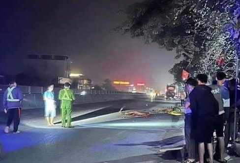 Người phụ nữ tử vong sau va chạm với xe đầu kéo