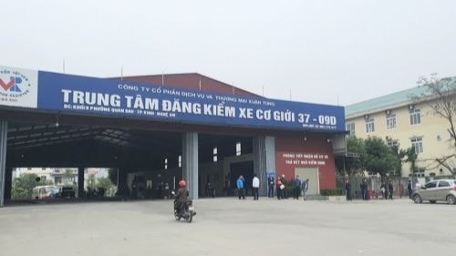 Công an TP. Vinh tiến hành kiểm tra tại Trung tâm Đăng kiểm xe cơ giới 37-09D