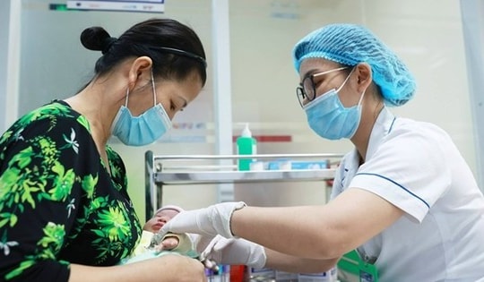 Tăng phụ cấp ưu đãi theo nghề đối với viên chức y tế dự phòng, y tế cơ sở