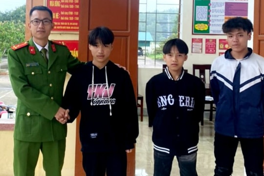 Ba em học sinh lớp 8 trả lại gần 20 triệu đồng cho người đánh rơi