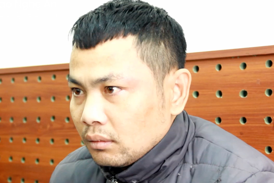 Video: Giả vờ mua hàng tạp hoá để cướp giật túi xách