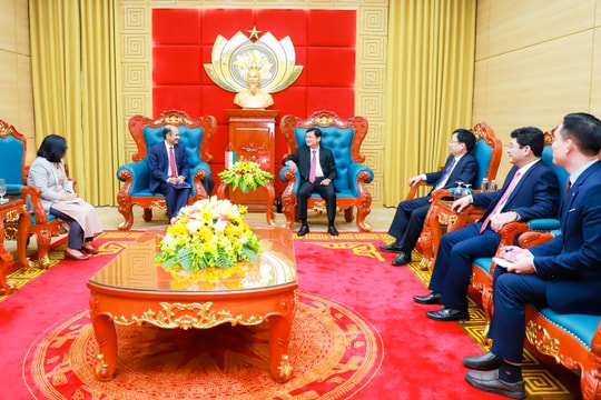 Bí thư Tỉnh ủy Nghệ An tiếp xã giao Đại sứ đặc mệnh toàn quyền Cộng hòa Ấn Độ tại Việt Nam