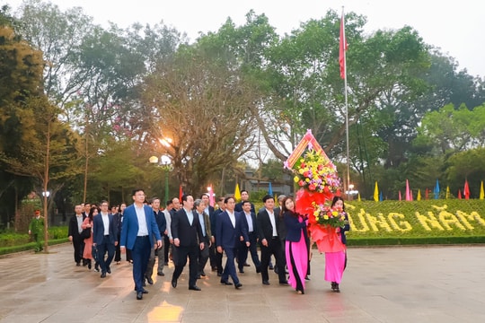 Bộ trưởng Bộ Ngoại giao dâng hoa, dâng hương tại Khu Di tích Kim Liên