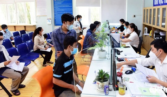 Tăng lương cơ sở lên 1,8 triệu đồng, ai được hưởng?