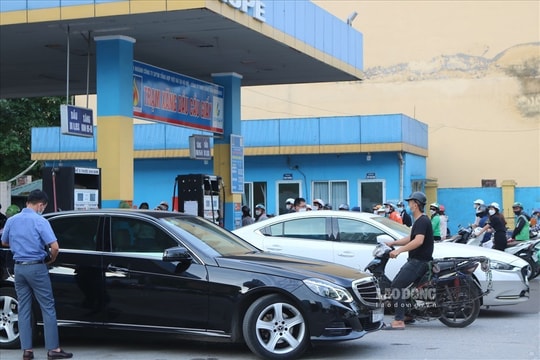 Không nên chủ quan khi xe ôtô có mùi xăng