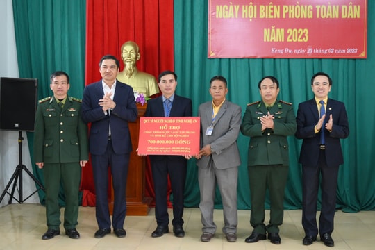 Phó Bí thư Tỉnh ủy Hoàng Nghĩa Hiếu dự Ngày hội Biên phòng toàn dân 2023 tại Kỳ Sơn