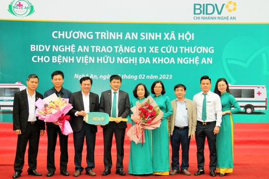 BIDV Nghệ An trao tặng xe cứu thương trị giá 1,2 tỷ đồng cho Bệnh viện Hữu nghị Đa khoa tỉnh