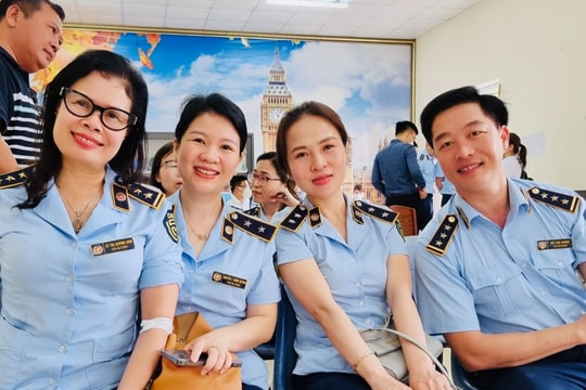 Đóa quỳnh lặng lẽ tỏa hương