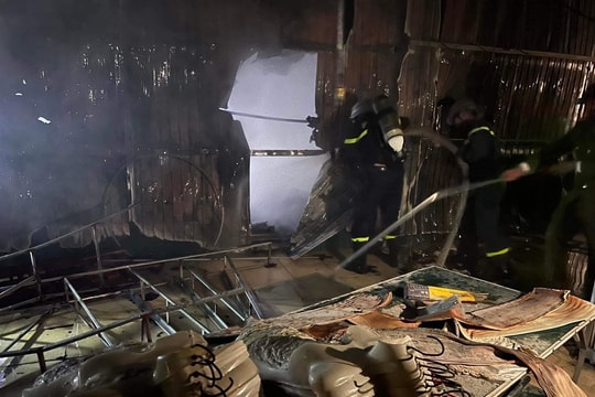 Cháy ki-ốt quần áo tại chợ Bộng (Yên Thành)