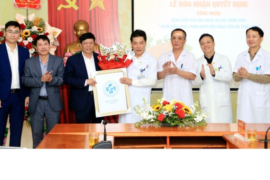 Bệnh viện Sản Nhi Nghệ An đón nhận danh hiệu ‘Bệnh viện thực hành nuôi con bằng sữa mẹ xuất sắc’