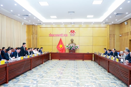 Lãnh đạo tỉnh Nghệ An làm việc với Tổ Tư vấn kinh tế - xã hội