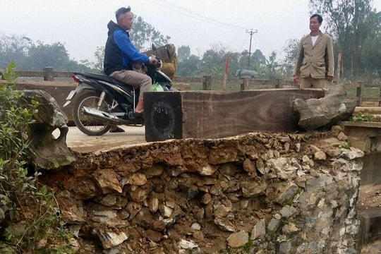 Khẩn trương xem xét, xử lý sự cố nghiêm trọng của cầu bắc qua sông Đào ở Đô Lương