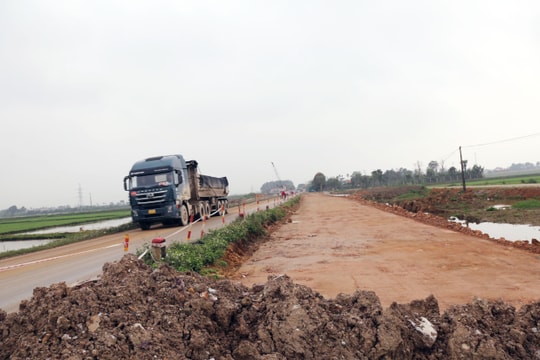 Sớm xử lý vướng mắc trong giải phóng mặt bằng dự án cải tạo nâng cấp Quốc lộ 7