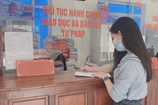 Bỏ sổ hộ khẩu giấy: Tiện lợi nhưng vẫn còn vướng mắc