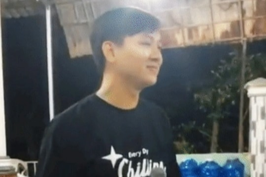 Ca sĩ Hoài Lâm trở lại showbiz, tậu xế hộp 2 tỷ đồng, cát-xê ra sao?