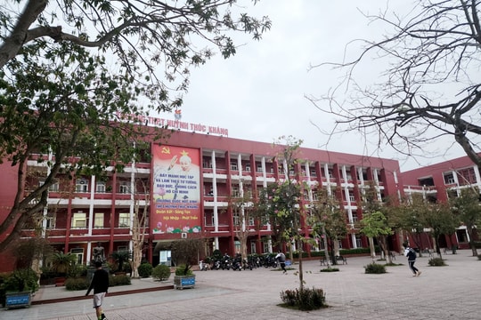 Giáo viên cấp 3 ở TP Vinh bị tạm dừng công tác chủ nhiệm vì liên quan đến việc thu xã hội hóa